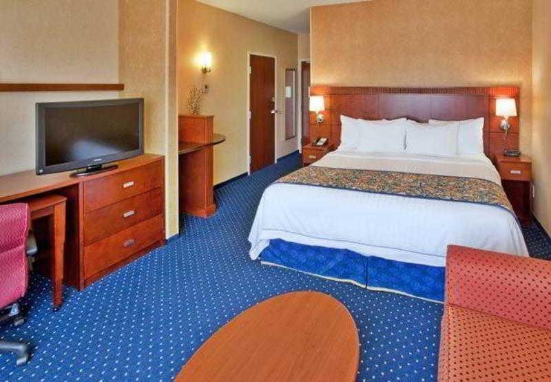 Courtyard Grand Junction Hotel Room photo